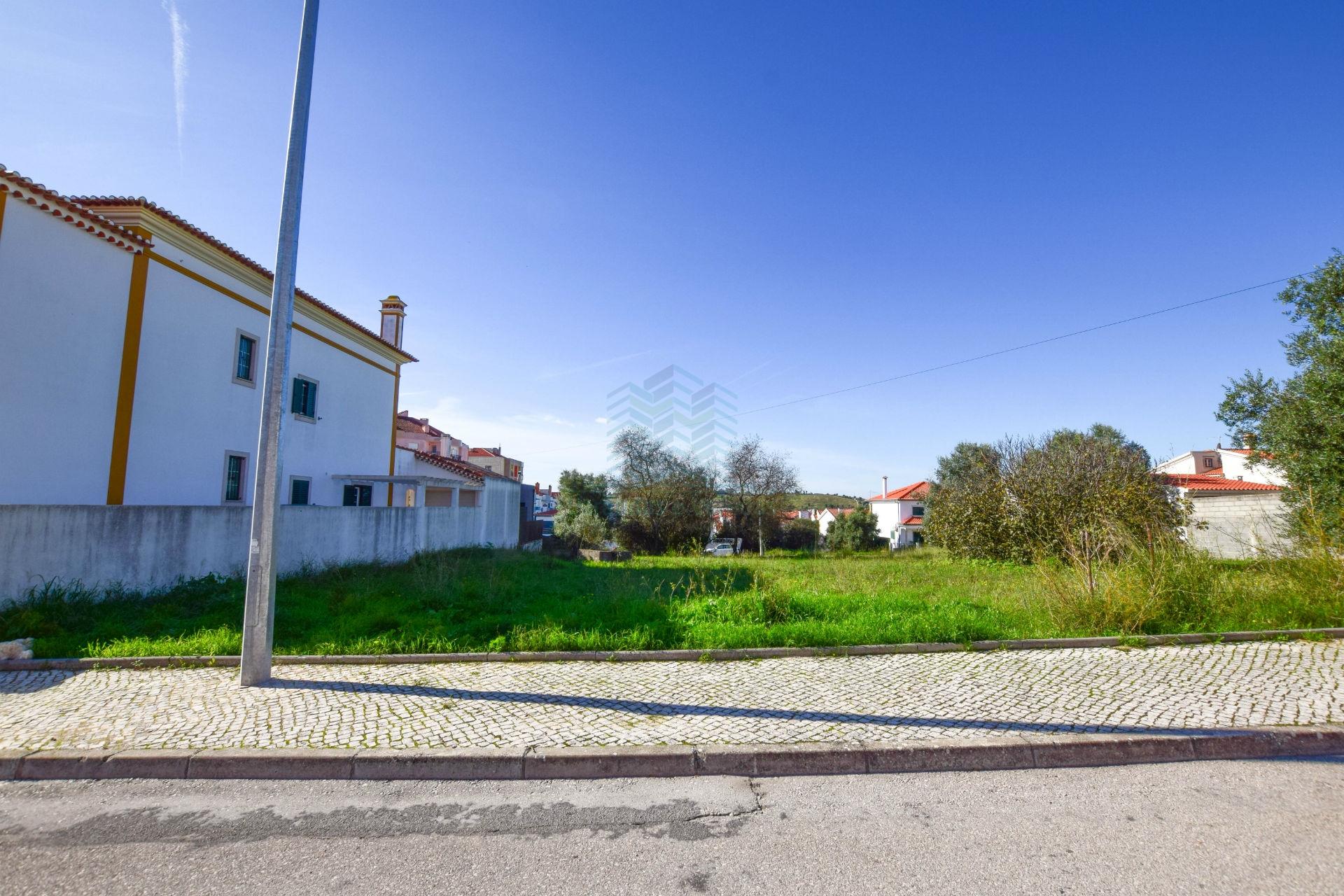 Terreno para construção de moradia isolada em Torres Novas