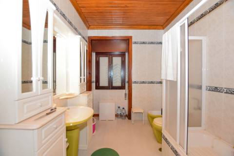 Moradia T7 com Garagem e Armazém - Alcorochel - Torres Novas