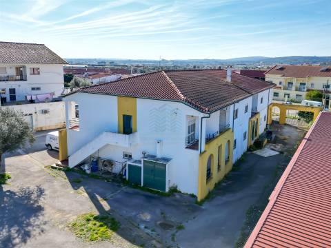 Residencial com 17 Quartos em Videla - Torres Novas