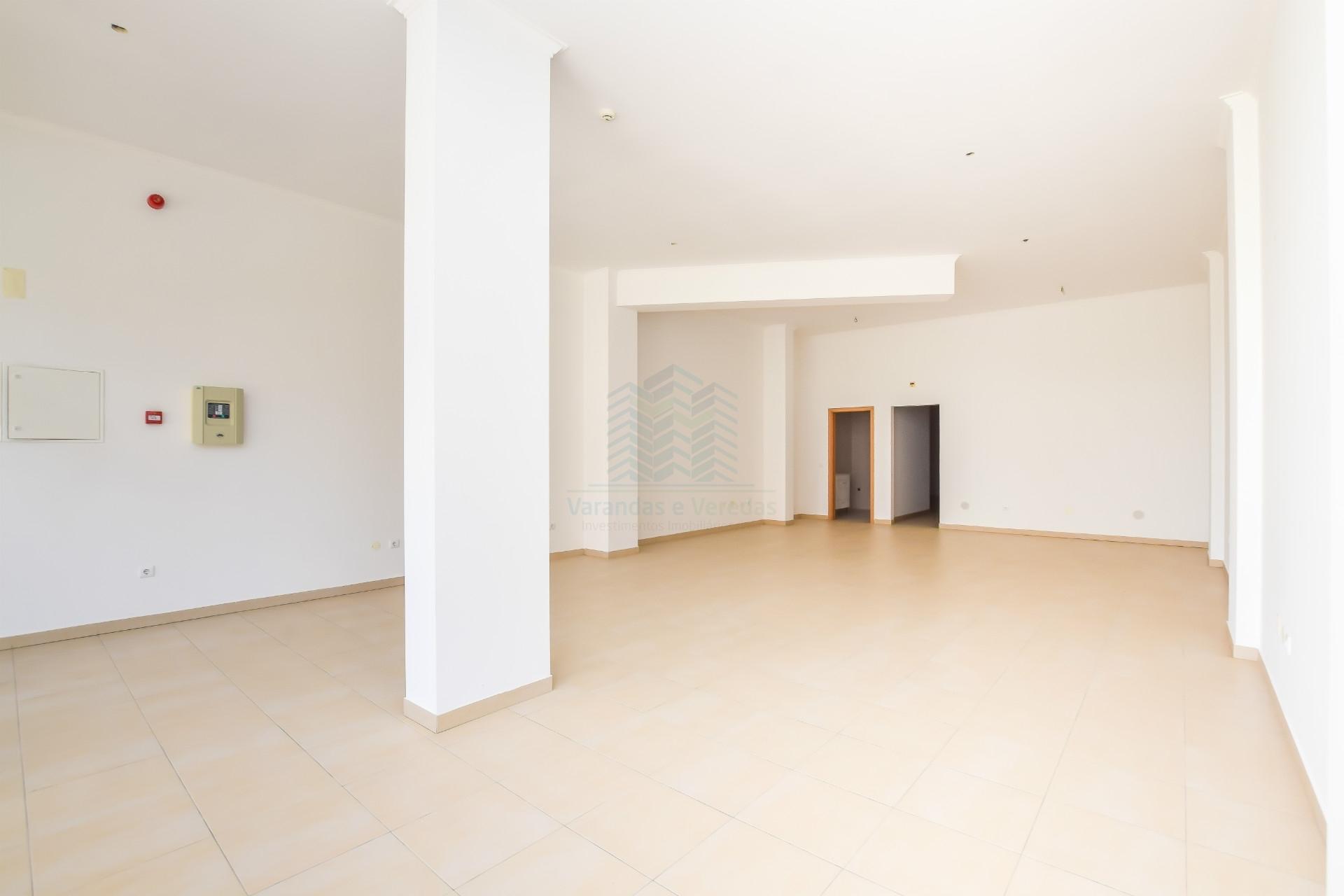 Loja para comércio/serviços com 120m² em Torres Novas
