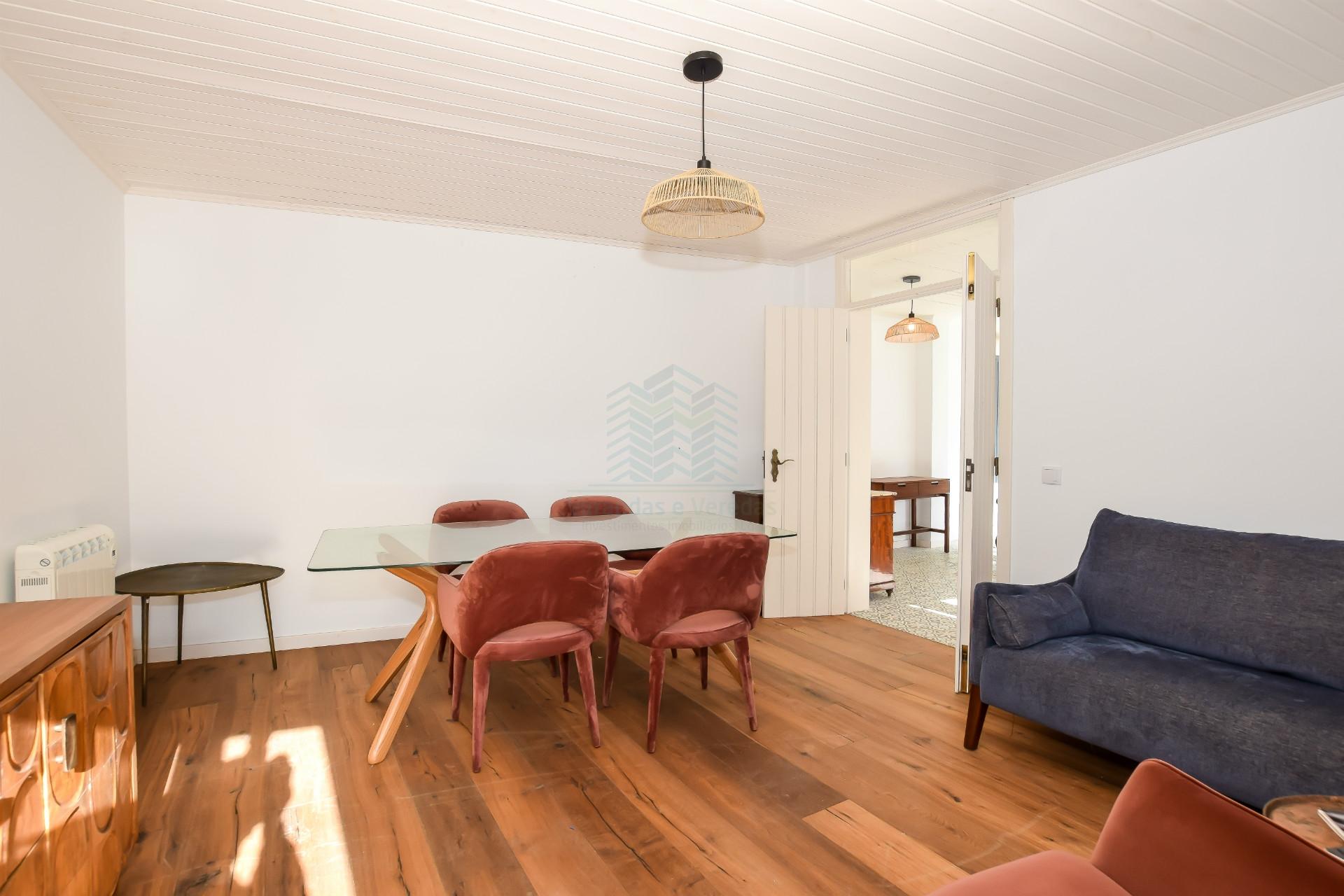 Moradia T3 remodelada com logradouro e terraço - Bugalhos