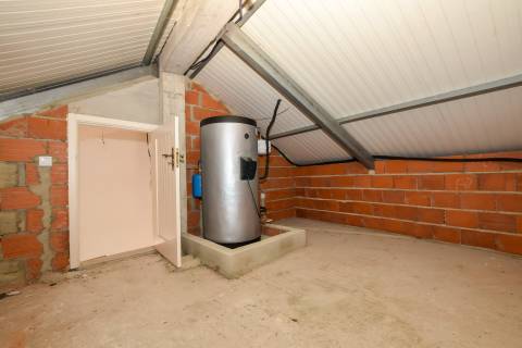 Moradia T3 remodelada com logradouro e terraço - Bugalhos