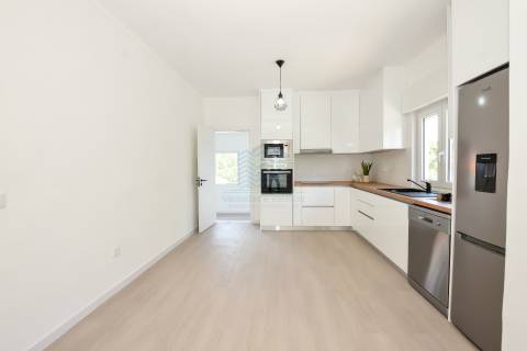 Moradia T3 remodelada com Anexos, Garagem e Poço.