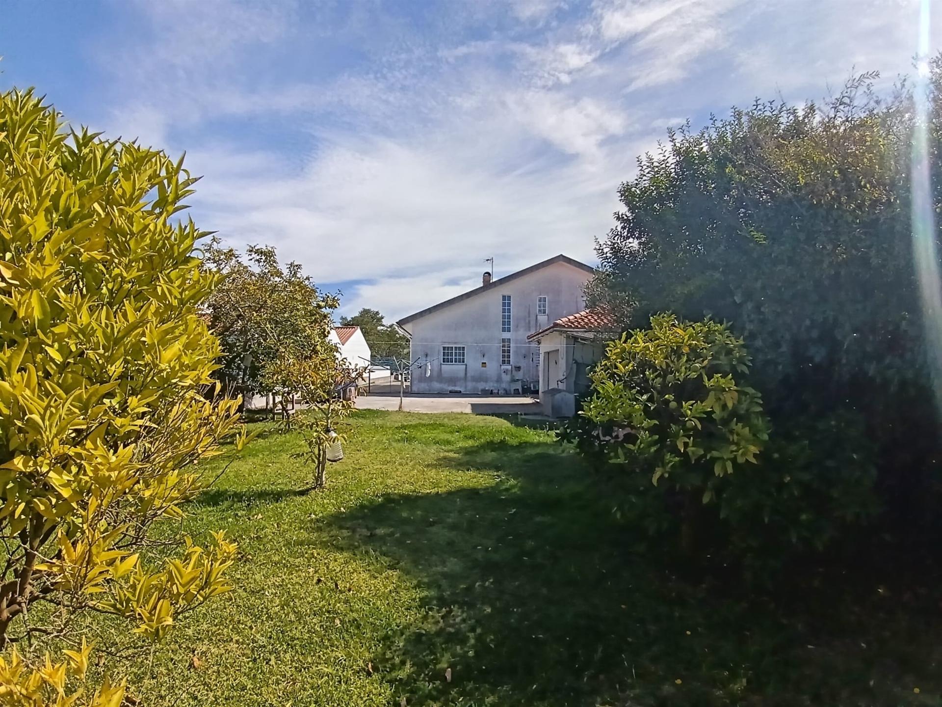 Moradia T4 Isolada com Vista Ria na Gafanha da Boavista com quintal, jardim e garagem.