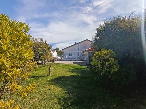 Moradia T4 Isolada com Vista Ria na Gafanha da Boavista com quintal, jardim e garagem.