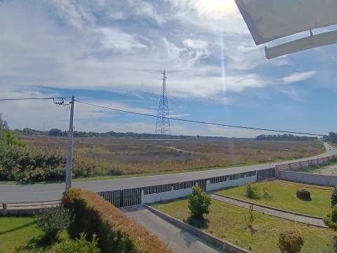 Moradia T4 Isolada com Vista Ria na Gafanha da Boavista com quintal, jardim e garagem.