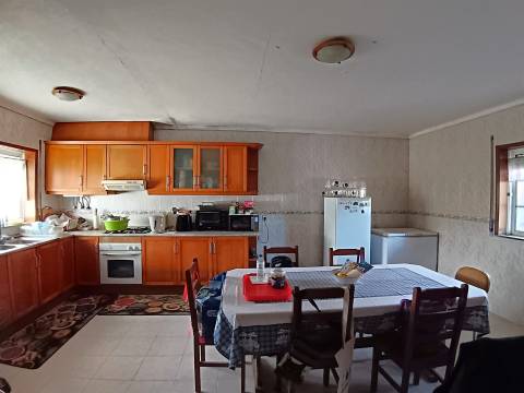 Moradia T4 Isolada com Vista Ria na Gafanha da Boavista com quintal, jardim e garagem.