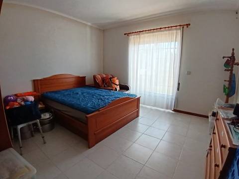 Moradia T4 Isolada com Vista Ria na Gafanha da Boavista com quintal, jardim e garagem.