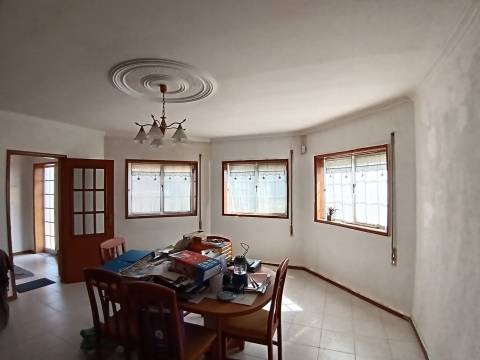 Moradia T4 Isolada com Vista Ria na Gafanha da Boavista com quintal, jardim e garagem.