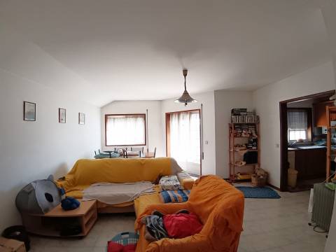 Moradia T4 Isolada com Vista Ria na Gafanha da Boavista com quintal, jardim e garagem.