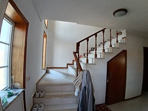 Moradia T4 Isolada com Vista Ria na Gafanha da Boavista com quintal, jardim e garagem.