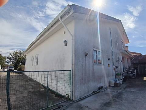 Moradia T4 Isolada com Vista Ria na Gafanha da Boavista com quintal, jardim e garagem.