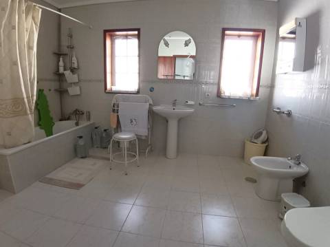 Moradia T4 Isolada com Vista Ria na Gafanha da Boavista com quintal, jardim e garagem.
