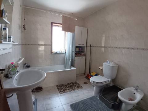 Moradia T4 Isolada com Vista Ria na Gafanha da Boavista com quintal, jardim e garagem.