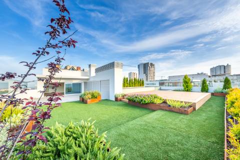 Penthouse 4 quartos de luxo com terraço e piscina privativa
