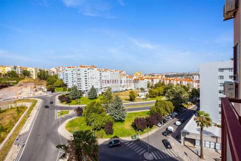Apartamento com 4 quartos, 2 wc, parqueamento e arrecadação na Ramada, Odivelas