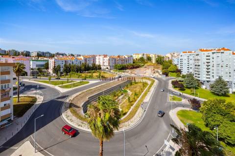 Apartamento com 4 quartos, 2 wc, parqueamento e arrecadação na Ramada, Odivelas