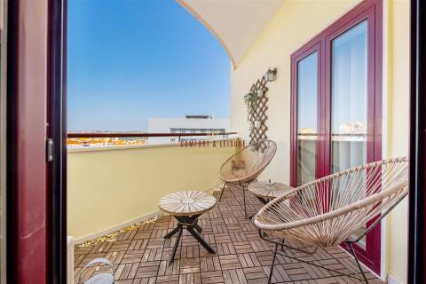 Apartamento com 4 quartos, 2 wc, parqueamento e arrecadação na Ramada, Odivelas