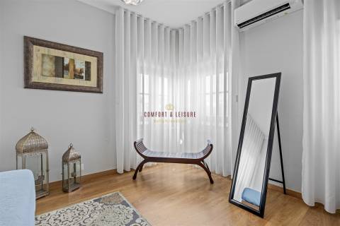 Apartamento com 4 quartos, 2 wc, parqueamento e arrecadação na Ramada, Odivelas