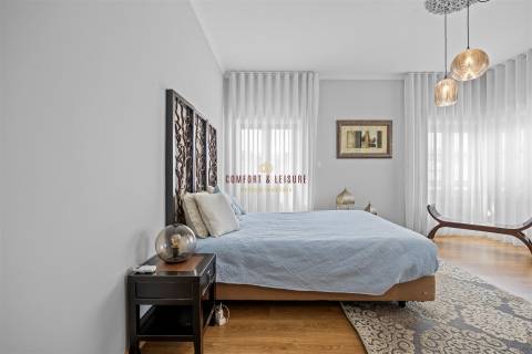 Apartamento com 4 quartos, 2 wc, parqueamento e arrecadação na Ramada, Odivelas