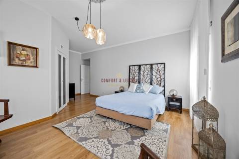 Apartamento com 4 quartos, 2 wc, parqueamento e arrecadação na Ramada, Odivelas