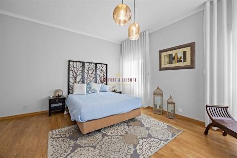 Apartamento com 4 quartos, 2 wc, parqueamento e arrecadação na Ramada, Odivelas