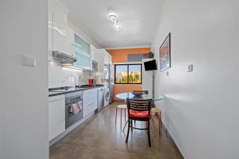 Apartamento com 4 quartos, 2 wc, parqueamento e arrecadação na Ramada, Odivelas