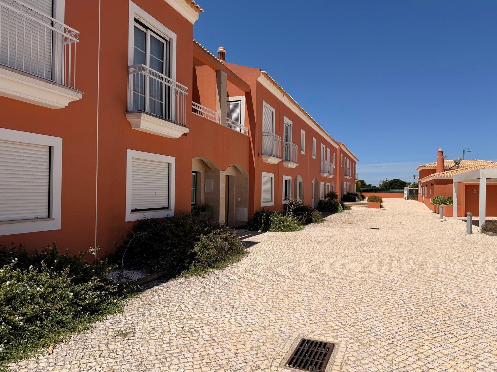 Moradia Geminada T3 Arrendamento em Alcantarilha e Pêra,Silves
