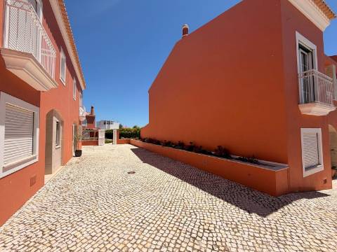 Moradia Geminada T3 Arrendamento em Alcantarilha e Pêra,Silves