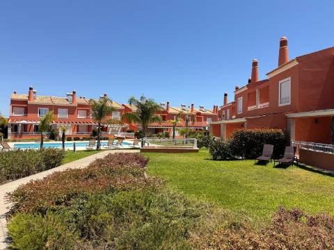 Moradia Geminada T3 Arrendamento em Alcantarilha e Pêra,Silves