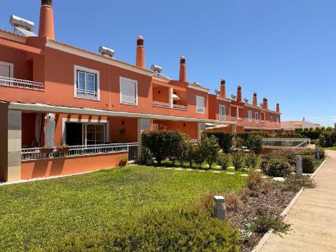Moradia Geminada T3 Arrendamento em Alcantarilha e Pêra,Silves