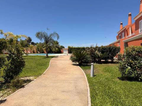 Moradia Geminada T3 Arrendamento em Alcantarilha e Pêra,Silves