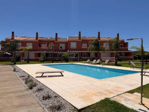 Moradia Geminada T3 Arrendamento em Alcantarilha e Pêra,Silves