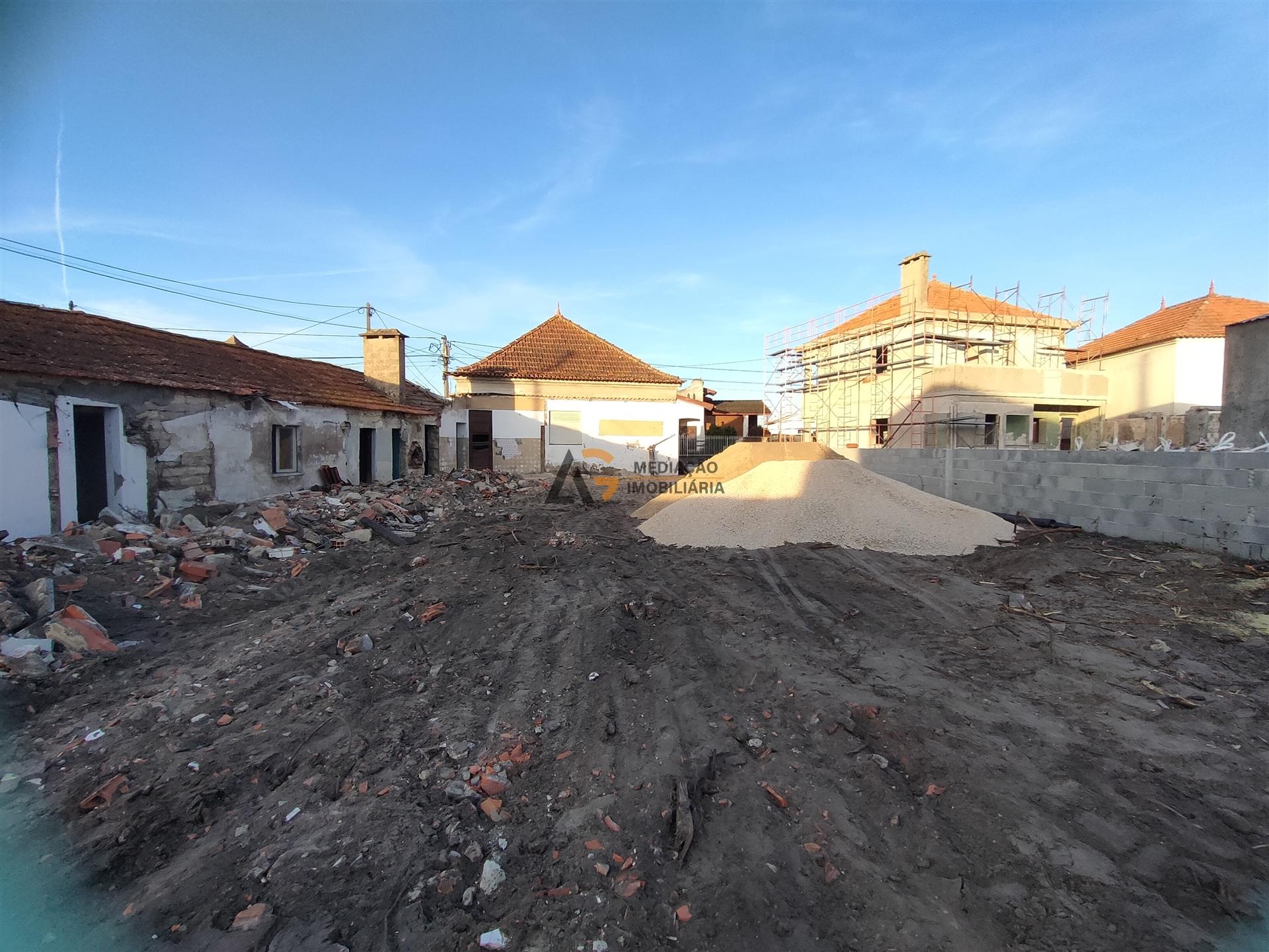 Terreno urbano com 21 metros de frente exclusivo no coração da Gafanha da Nazaré