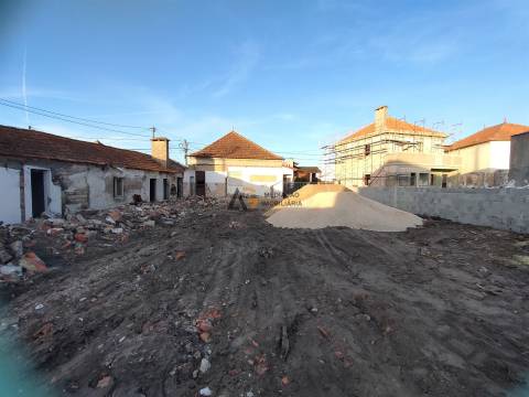 Terreno urbano com 21 metros de frente exclusivo no coração da Gafanha da Nazaré