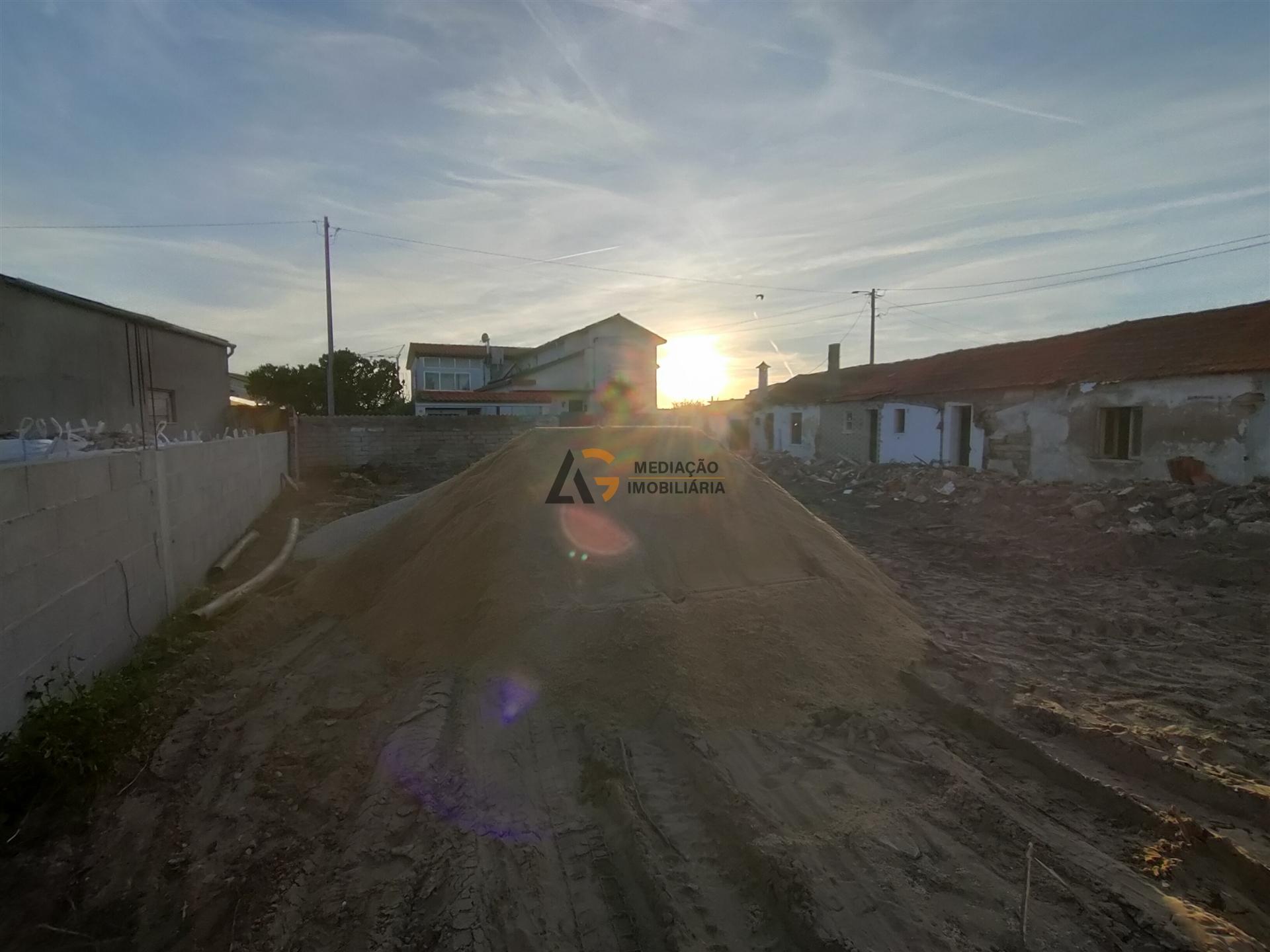 Terreno urbano com 21 metros de frente exclusivo no coração da Gafanha da Nazaré