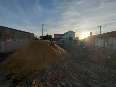 Terreno urbano com 21 metros de frente exclusivo no coração da Gafanha da Nazaré