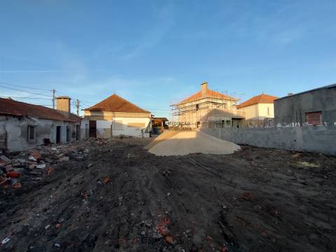 Terreno urbano com 21 metros de frente exclusivo no coração da Gafanha da Nazaré