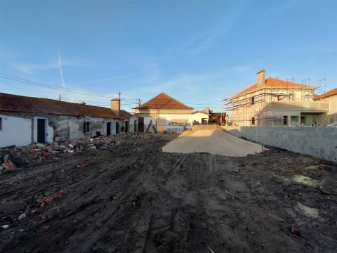 Terreno urbano com 21 metros de frente exclusivo no coração da Gafanha da Nazaré