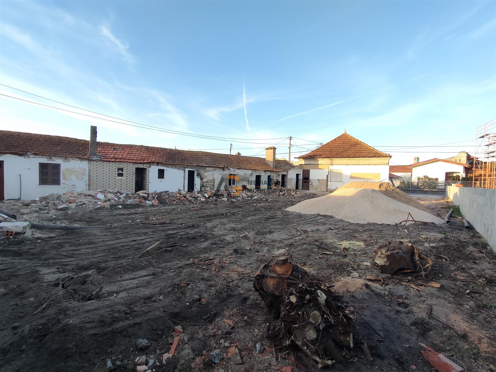 Terreno urbano com 21 metros de frente exclusivo no coração da Gafanha da Nazaré