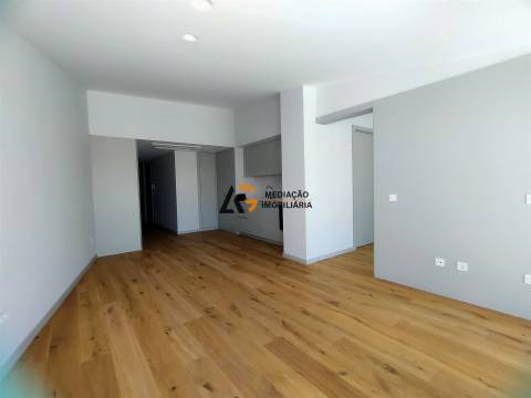 Apartamento T1 com garagem à venda no centro de Aveiro - Ultima cobertura