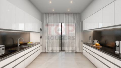 Apartamento T4 novo com garagem em Loulé