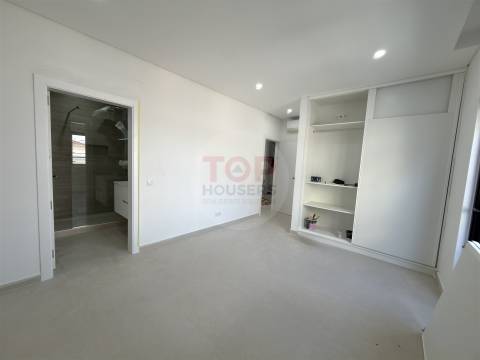 Moradia T3 Nova no Centro de Faro