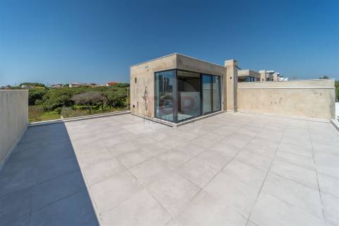 Moradia V3+1 de arquitetura contemporânea em Gambelas, Faro