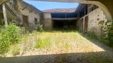 Quintinha com 1.655m² e Grande Potencial | Pedroso, Gaia
