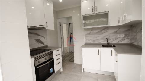 Apartamento T1 em Arroios, Moderno/Remodelado/Com Elevadores/Venda/339500/Ref AT0137