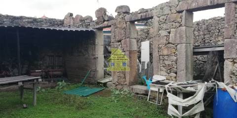CPM20276 Moradia / Quintinha  164.500,00€ a 34,00€/m2 perto Feira Carvalhos, em V N. Gaia, Porto