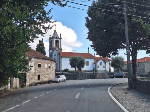 CPM20406 Moradia T3+1 Bordonhos,  Viseu à EN227,  4 frentes c terreno Estrada Principal perto Escola