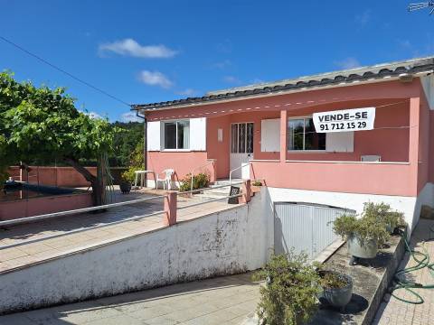 CPM20406 Moradia T3+1 Bordonhos,  Viseu à EN227,  4 frentes c terreno Estrada Principal perto Escola