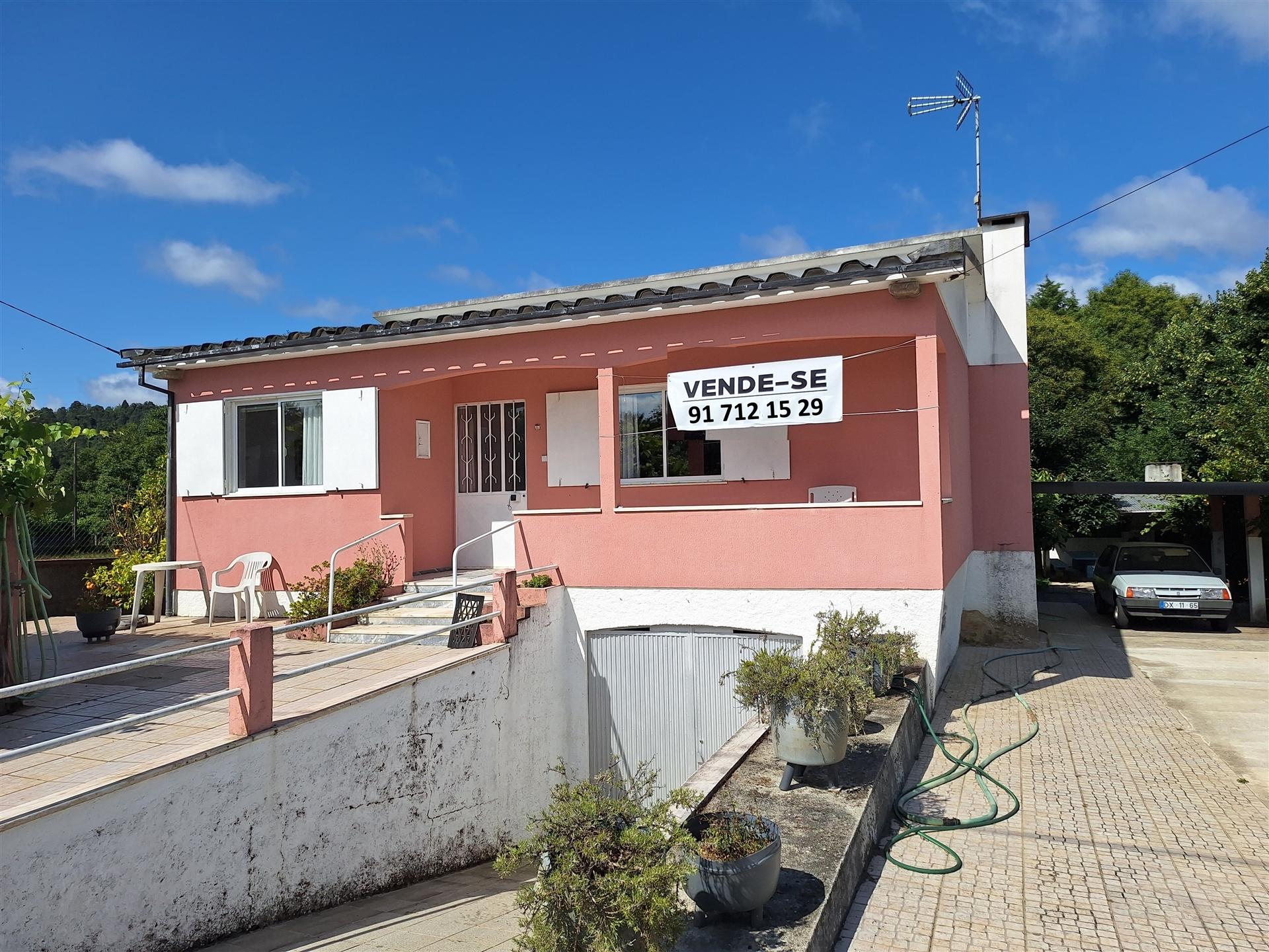 CPM20406 Moradia T3+1 Bordonhos,  Viseu à EN227,  4 frentes c terreno Estrada Principal perto Escola
